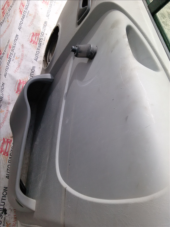 Macara geam usa dreapta fata RENAULT TRAFIC an fabr 2007