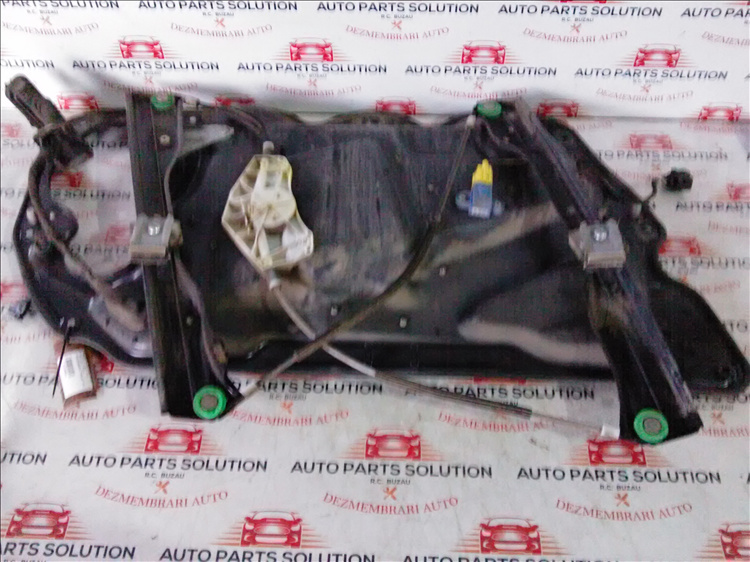 Macara geam usa dreapta fata VOLKSWAGEN PASSAT B6