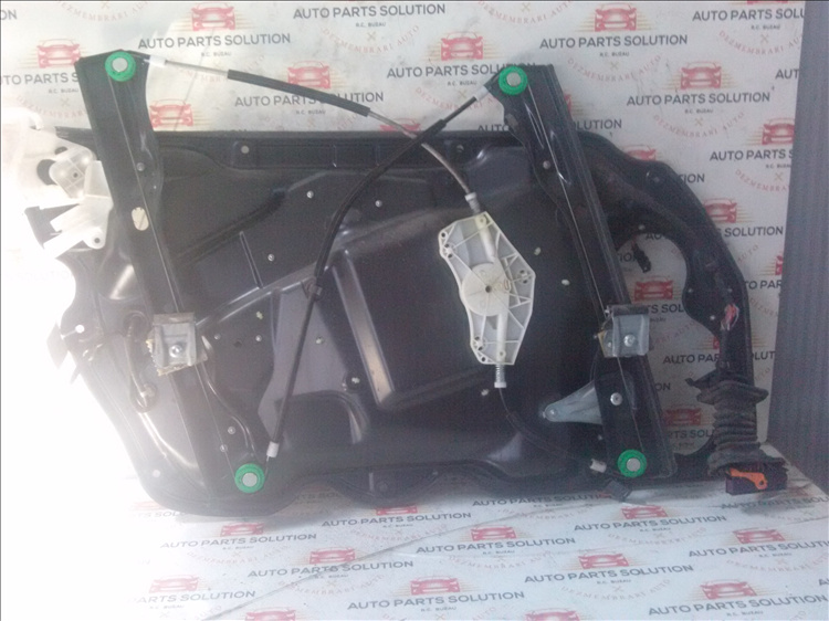 Macara geam usa dreapta fata VW PASSAT B 6