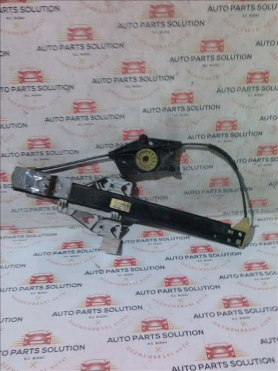 Macara geam usa dreapta spate AUDI A4 B8 an fabr. 2011
