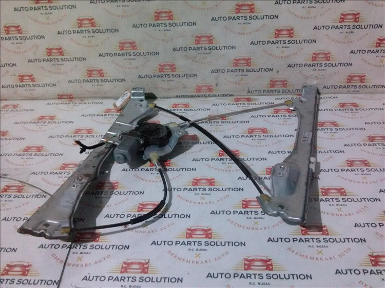 Macara geam usa dreapta spate RENAULT CLIO 3 an fabr. 2011