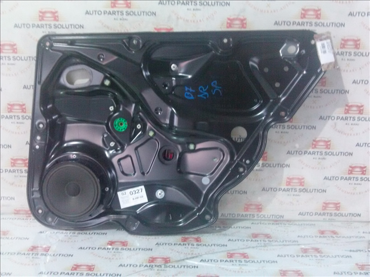 Macara geam usa dreapta spate VW PASSAT B7