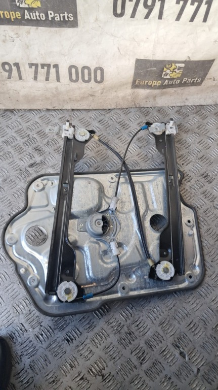 Macara geam usa stanga fata cu motoras Nissan Qashqai cod 2012