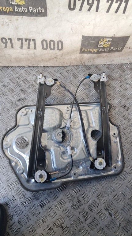 Macara geam usa stanga fata cu motoras Nissan Qashqai cod 2012