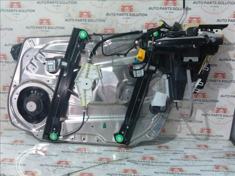 Macara geam usa stanga fata MERCEDES E CLASS W212 an fabr 2015