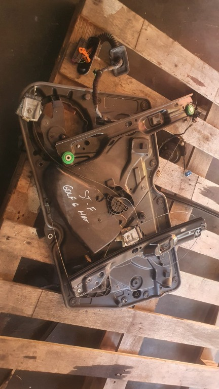 Macara geam usa stanga fata Vw Golf 6 hatchback an de fabricatie 2011