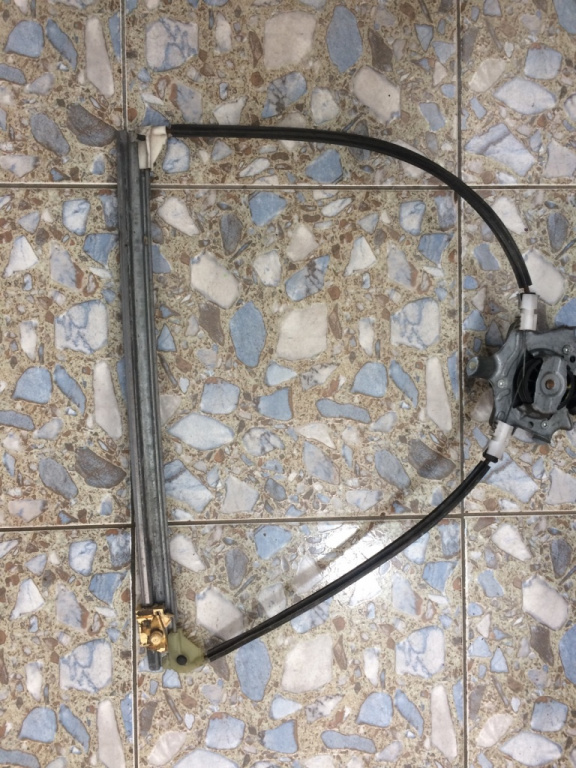 Macara geam usa stanga Renault Clio 2 [1998 - 2005] Hatchback 3-usi 1.5 DCI MT (82 hp) II (BB0/1/2_ CB0/1/2_)