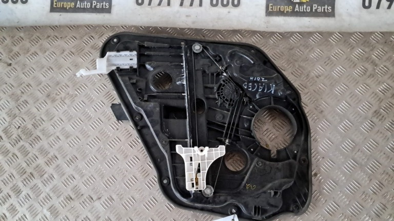 Macara geam usa stanga spate Kia Ceed 1.6 CRDI an de fabricatie 2015 cod 83480-A2340