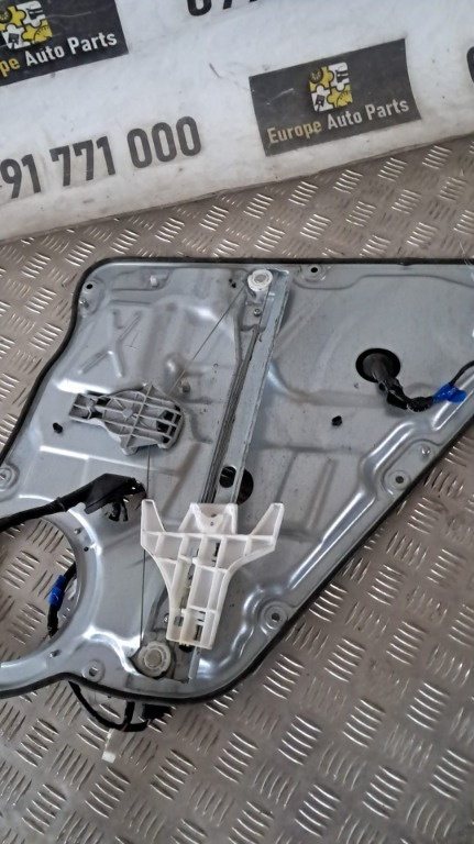 Macara geam usa stanga spate Kia Ceed 1.6 CRDI combi an de fabricatie 2011