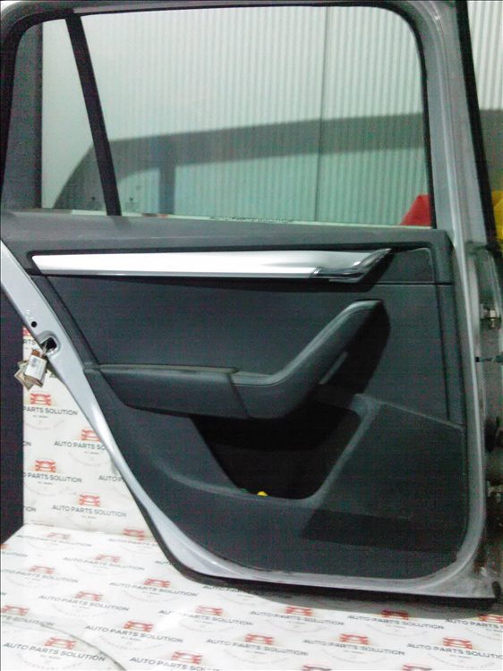 Macara geam usa stanga spate SKODA OCTAVIA 3 an fabr. 2015