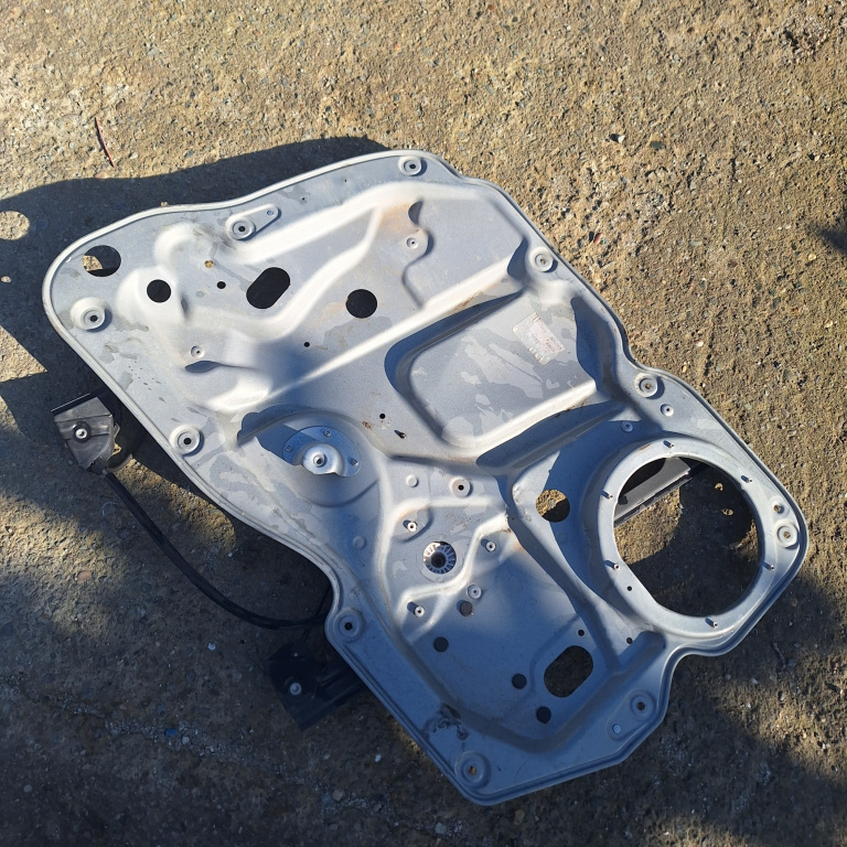 Macara Geam Vw Caddy 3 2004-2015 Fata Stanga Electrica 1T0837756H, 117106G, K1837752Bc, 42286646, 117884D