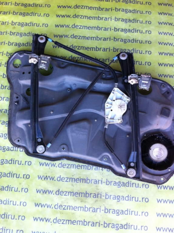 Macara manuala dreapta fata Volkswagen VW Bora [1998 - 2005] Sedan 1.6 16V MT (105 hp) (1J2) 16V