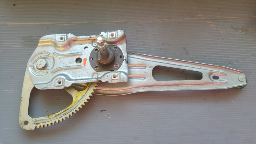 Macara manuala dreapta spate toyota yaris p9 2005-2014