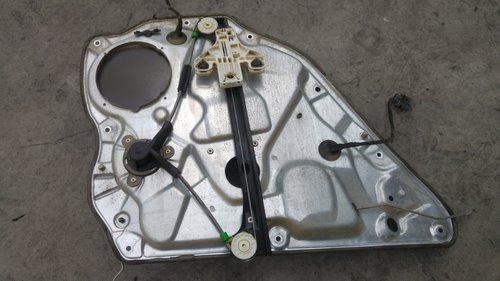 Macara manuala dreapta spate vw polo 9n 6q4839402