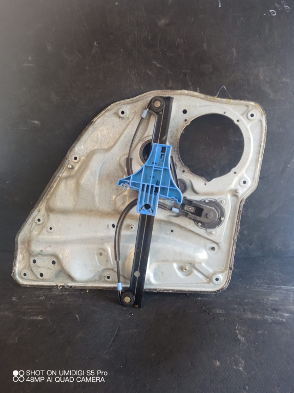 Macara manuala geam spate dreapta Volkswagen Golf IV COD- 1J4839729D