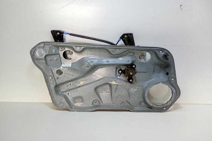Macara manuala stanga fata 1J4837755F Volkswagen VW Bora [1998 - 2005]