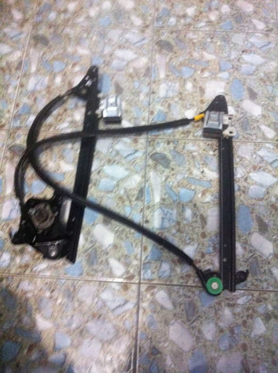 Macara manuala usa dreapta spate BMW Seria 3 E46 [facelift] [2001 - 2006] Sedan 330d MT (184 hp)