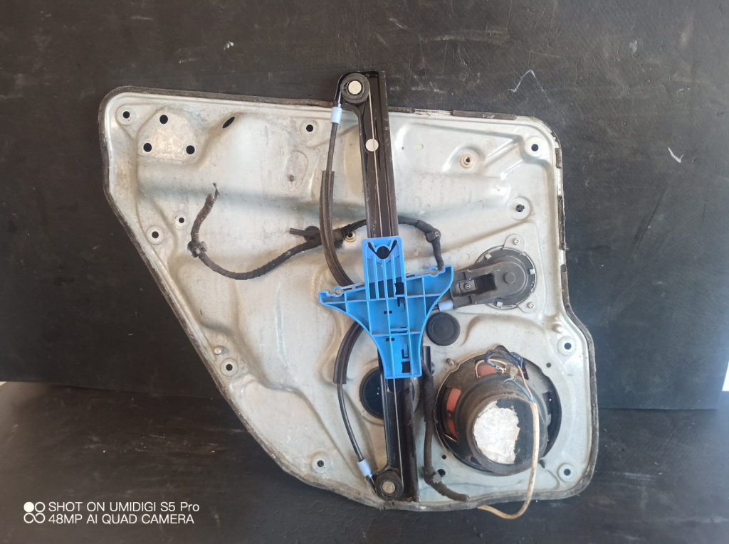 Macara manuala usa dreapta spate Vw Golf 4 COD-1J4839730D
