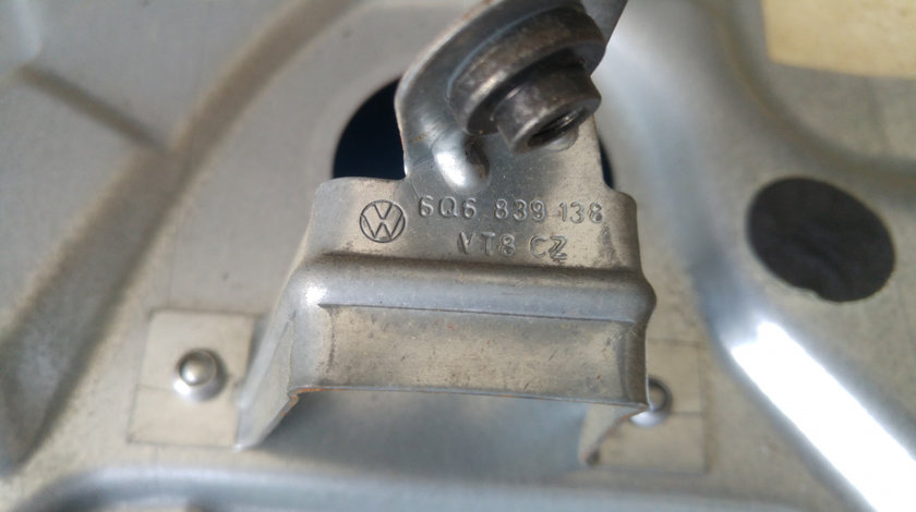 Macara manuala usa dreapta spate vw polo 2002 6q6839138
