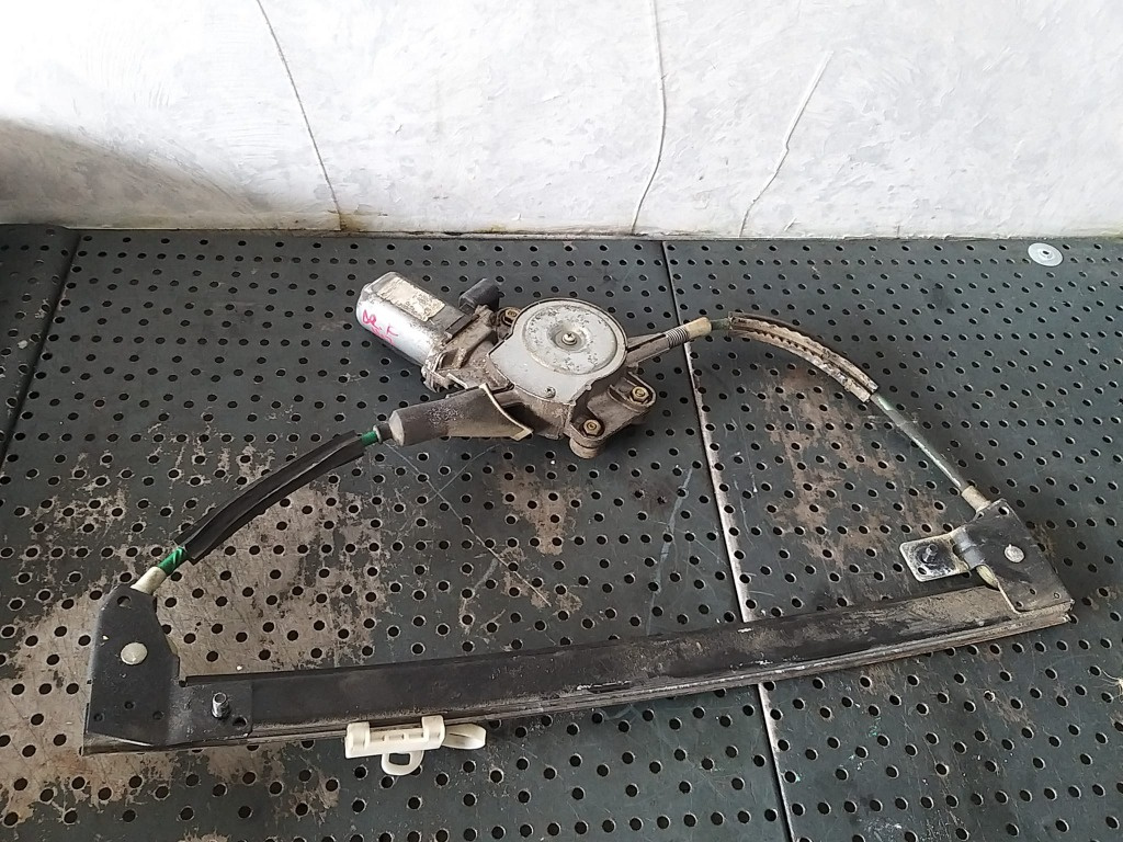 Macara motoras dreapta fata alfa romeo 147 937
