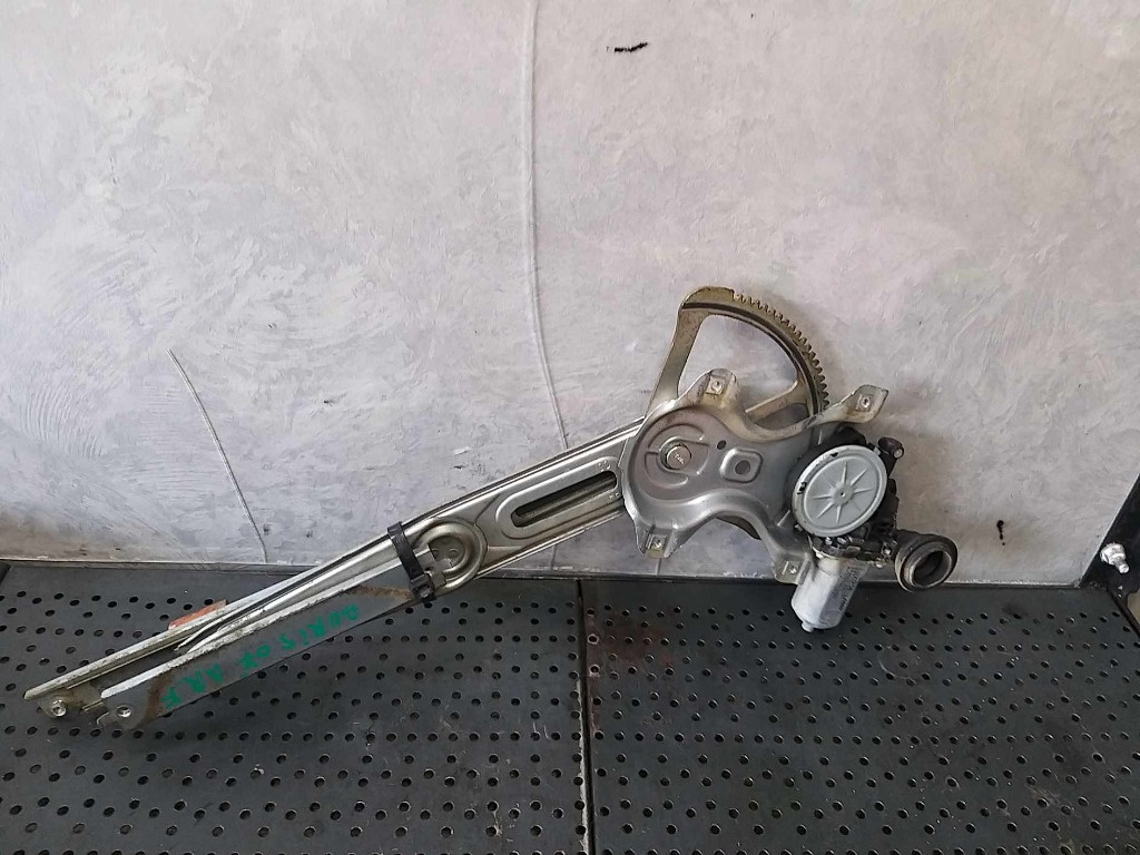 Macara motoras dreapta fata toyota auris e15 857100d100 973582100