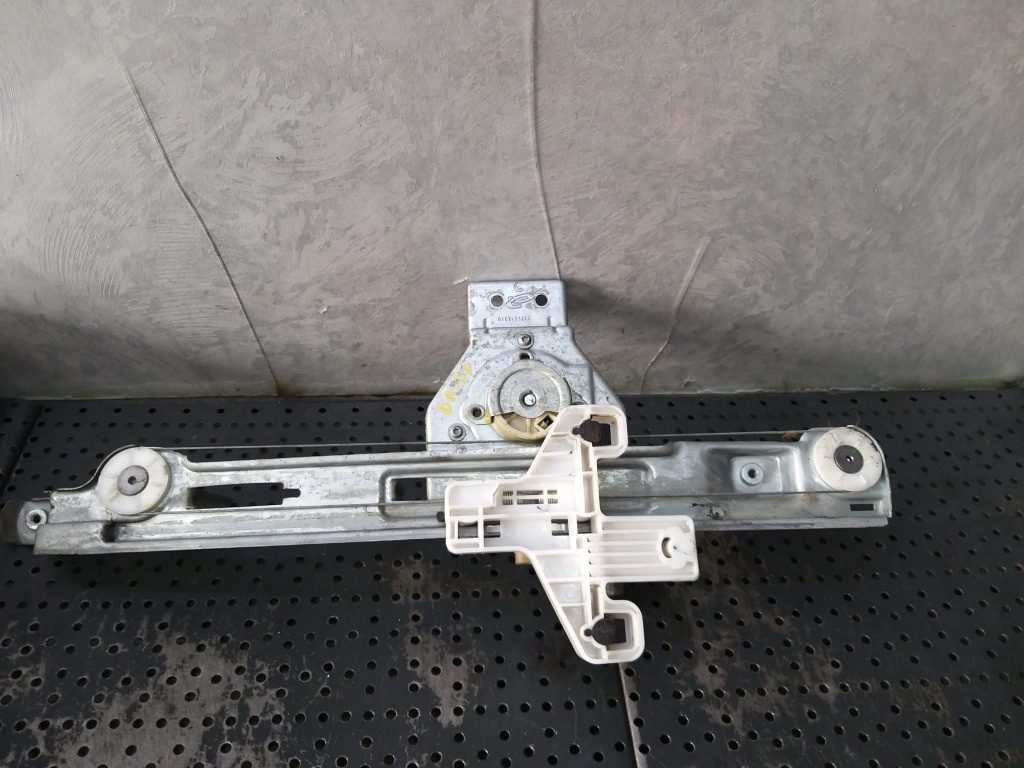 Macara motoras dreapta spate dodge caliber 05074233aae