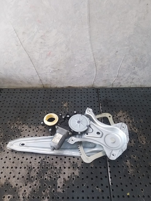 Macara motoras dreapta spate toyota verso r2 857100f041