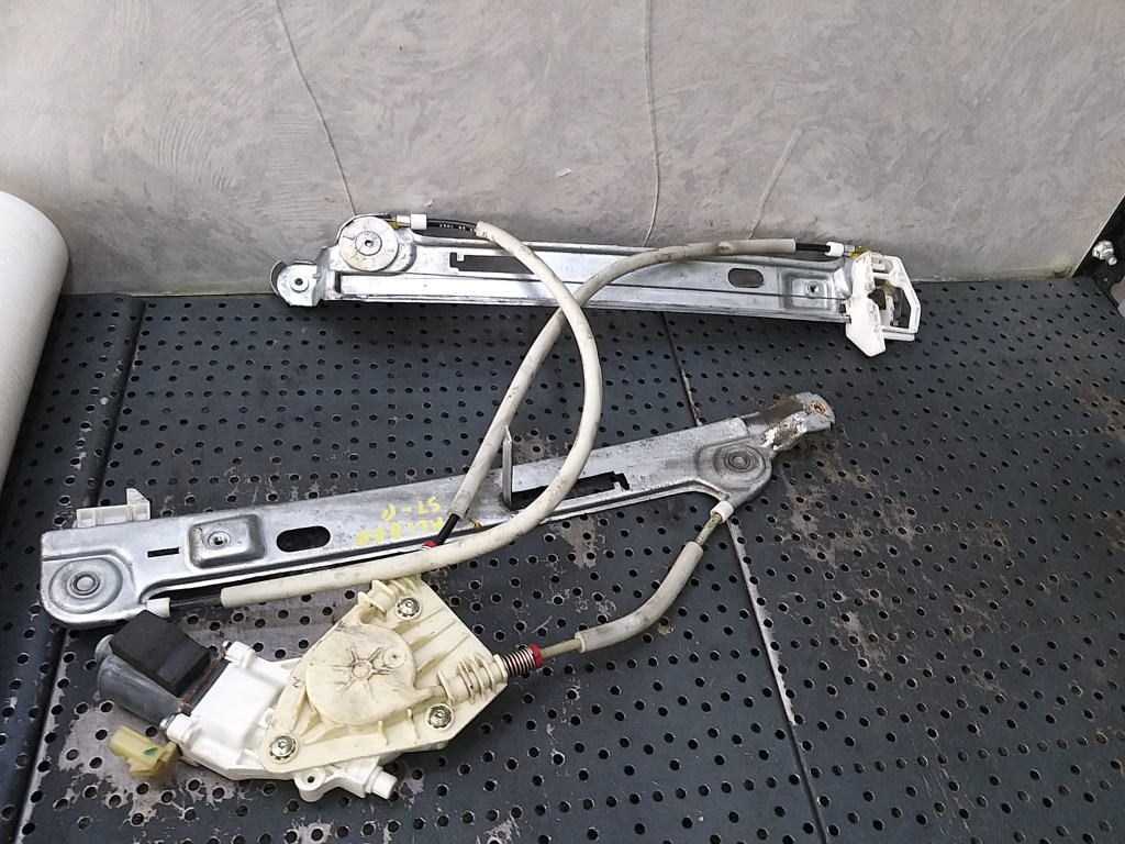 Macara motoras stanga fata dodge caliber 05074799aae