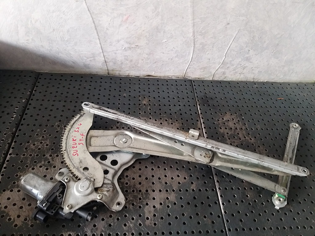 Macara motoras stanga fata suzuki sx4 ey