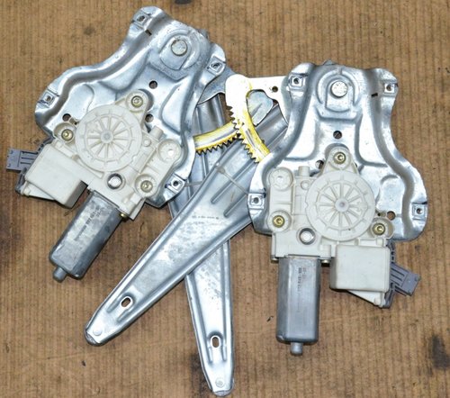 Macara + motoras stanga sau dreapta spate Avensis T25 2003 - 2007