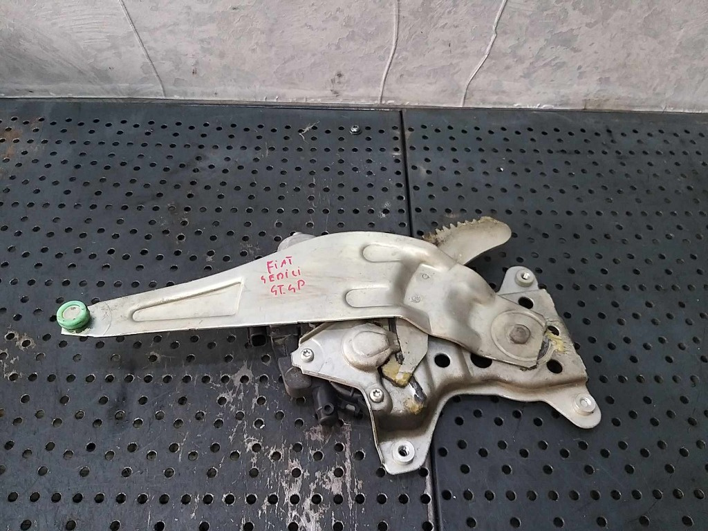 Macara motoras stanga spate fiat sedici 189 8356079j00 2621004060