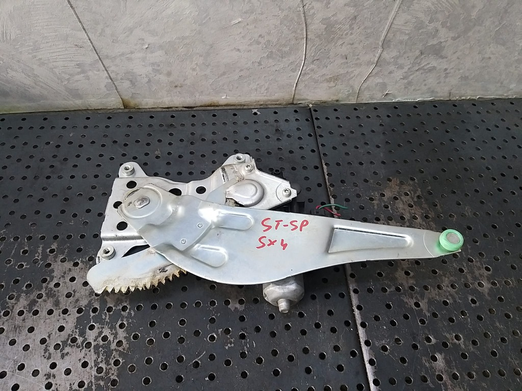 Macara motoras stanga spate suzuki sx4 ey gy 8356079j00 2621004060