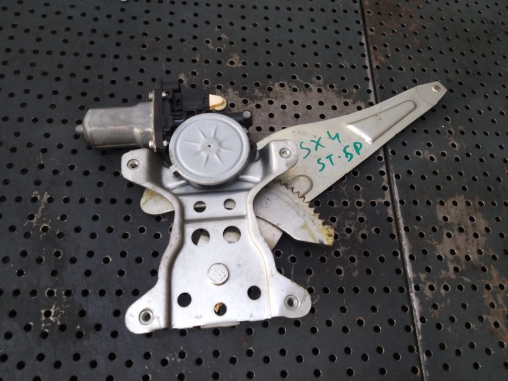 Macara motoras stanga spate suzuki sx4 ey gy 8356079j00 2621004060