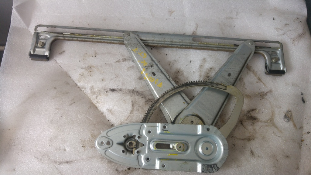 Macara stanga fata ford focus 2 2006 3m51-r23201-bc