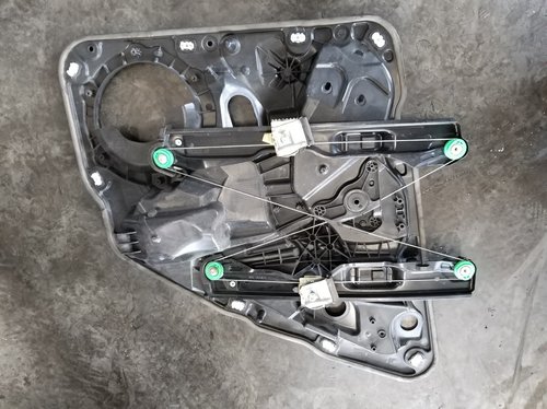 Macara stanga spate porsche cayenne 92a 7p5839755b