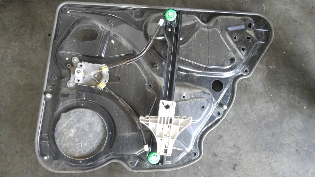 Macara stanga spate vw passat b6 3c4839755g