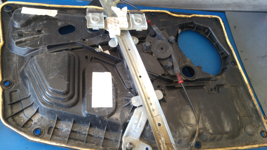 Macara usa dreapta fata ford fiesta 5 2s61-a045h16-a