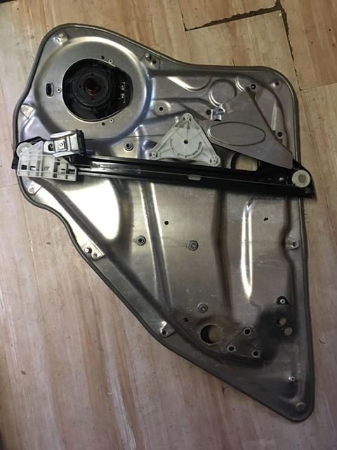 Macara usa dreapta fata Mercedes C class w204 2008