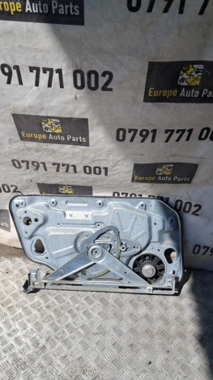 Macara usa dreapta fata Volvo V50 an 2010