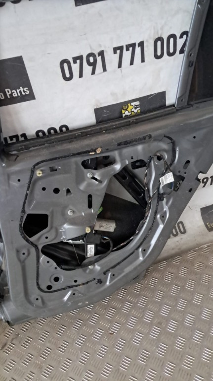 Macara usa dreapta spate cu motoras BMW seria 1 E87 116D cod motor N47 D20C an 2011cod 7067798-15
