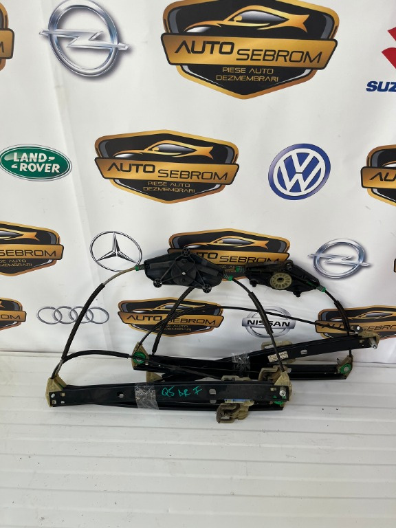Macara usa fata Audi Q5 2009-2014