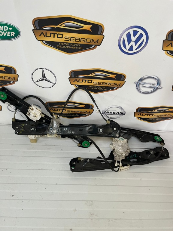 Macara usa fata BMW X1 E84