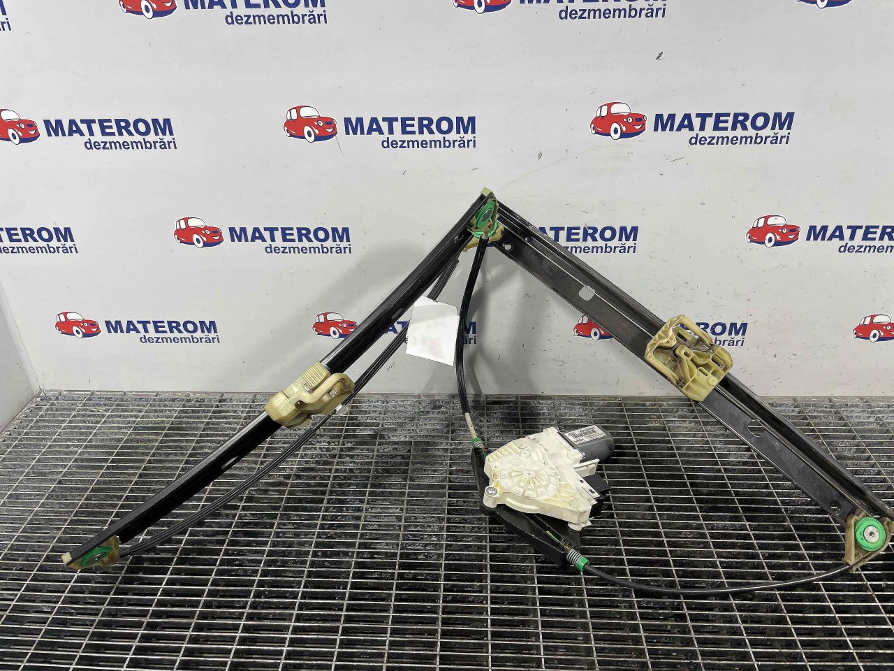 MACARA USA FATA DREAPTA AUDI A4 - - (200
