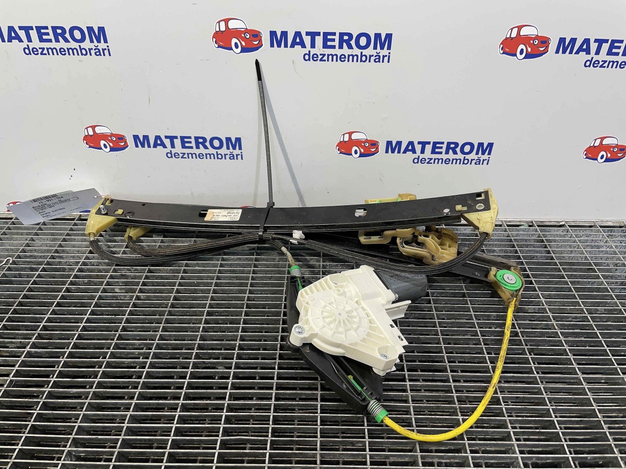 MACARA USA FATA DREAPTA AUDI A4 - - (2012 2015)