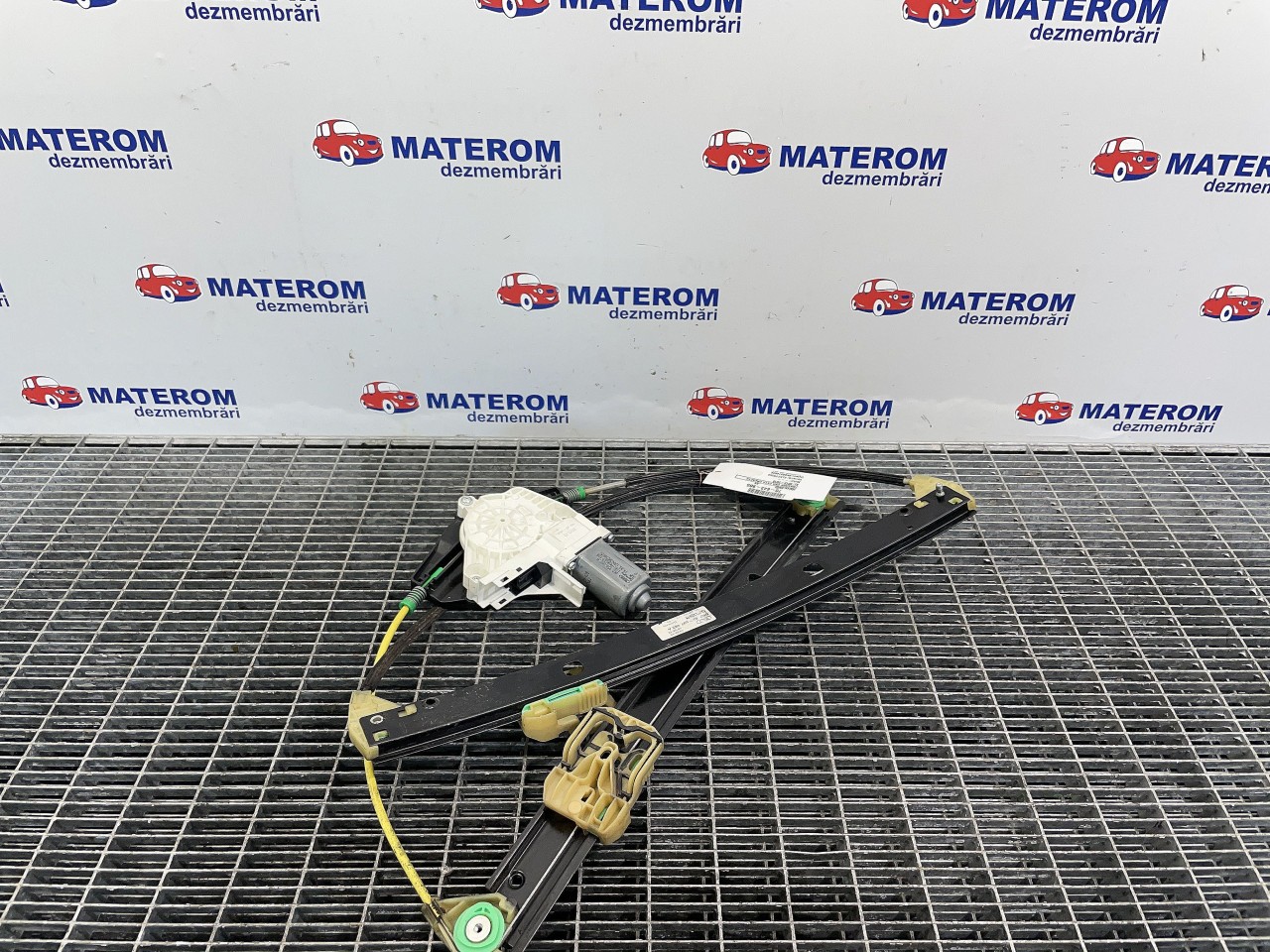 MACARA USA FATA DREAPTA AUDI A4 A4 - - (2012 2015)