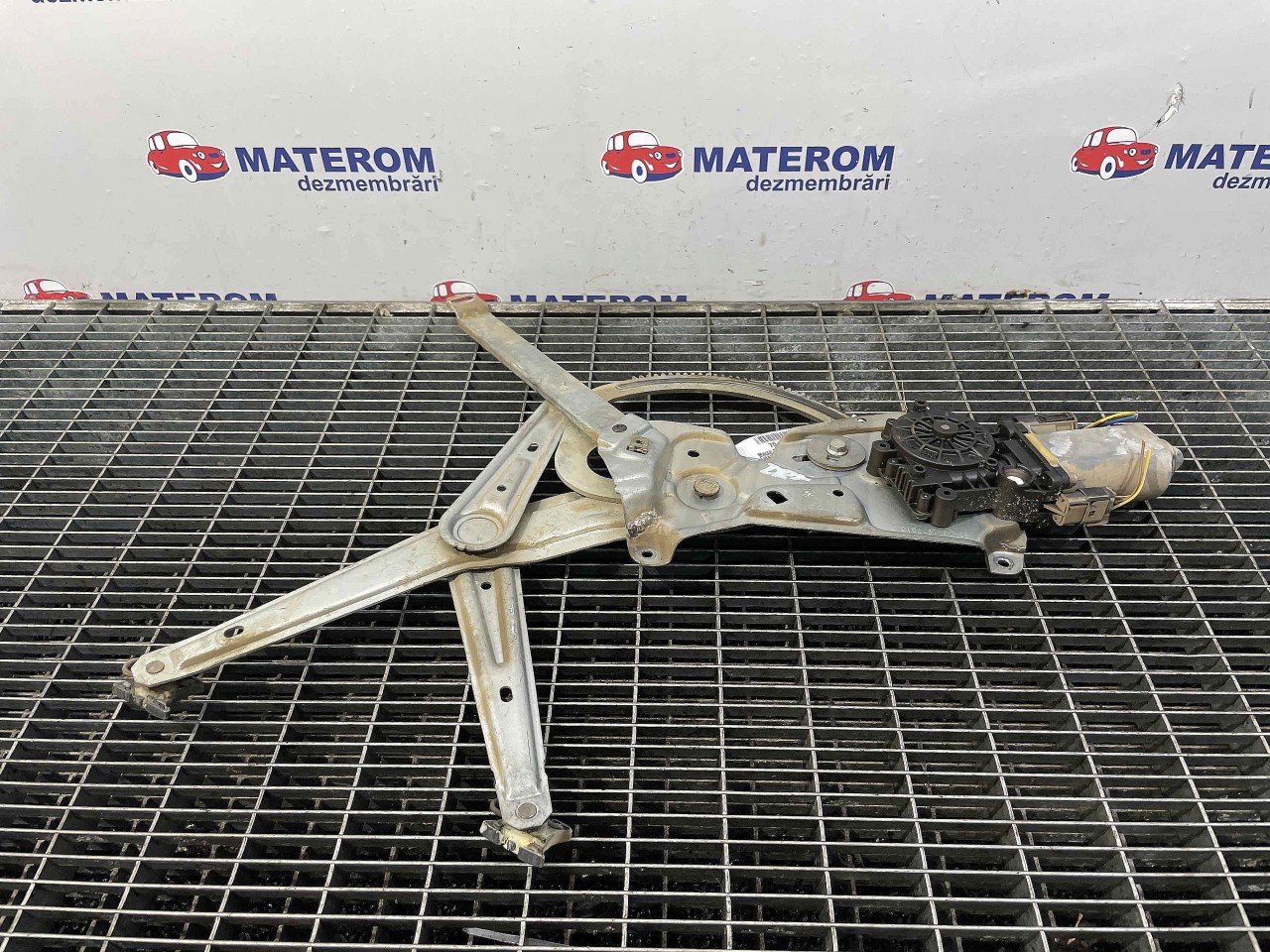 MACARA USA FATA DREAPTA BMW SERIA 3 E 36 - - (1990 1998)