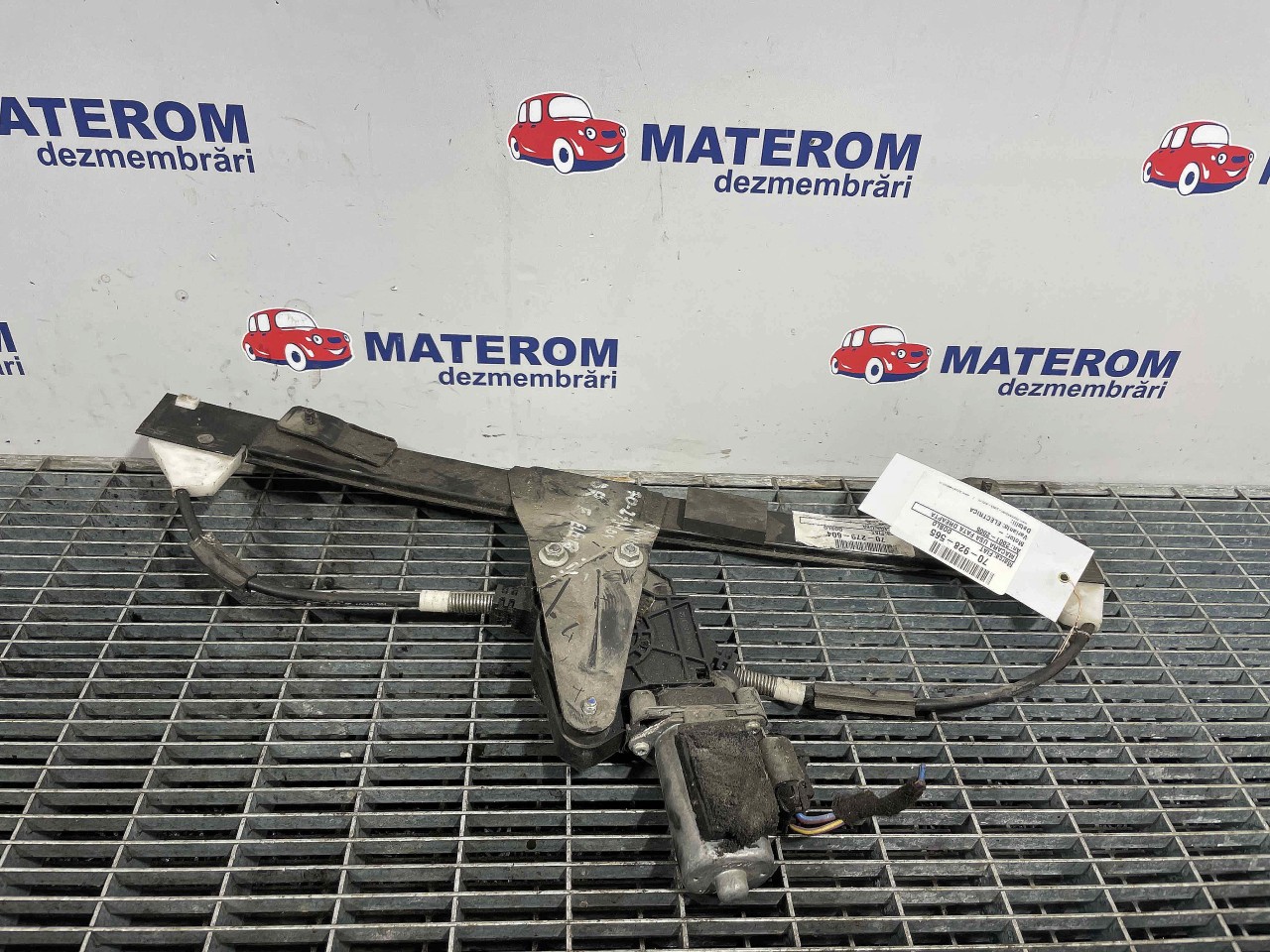 MACARA USA FATA DREAPTA FIAT DOBLO - - (2001 2005)