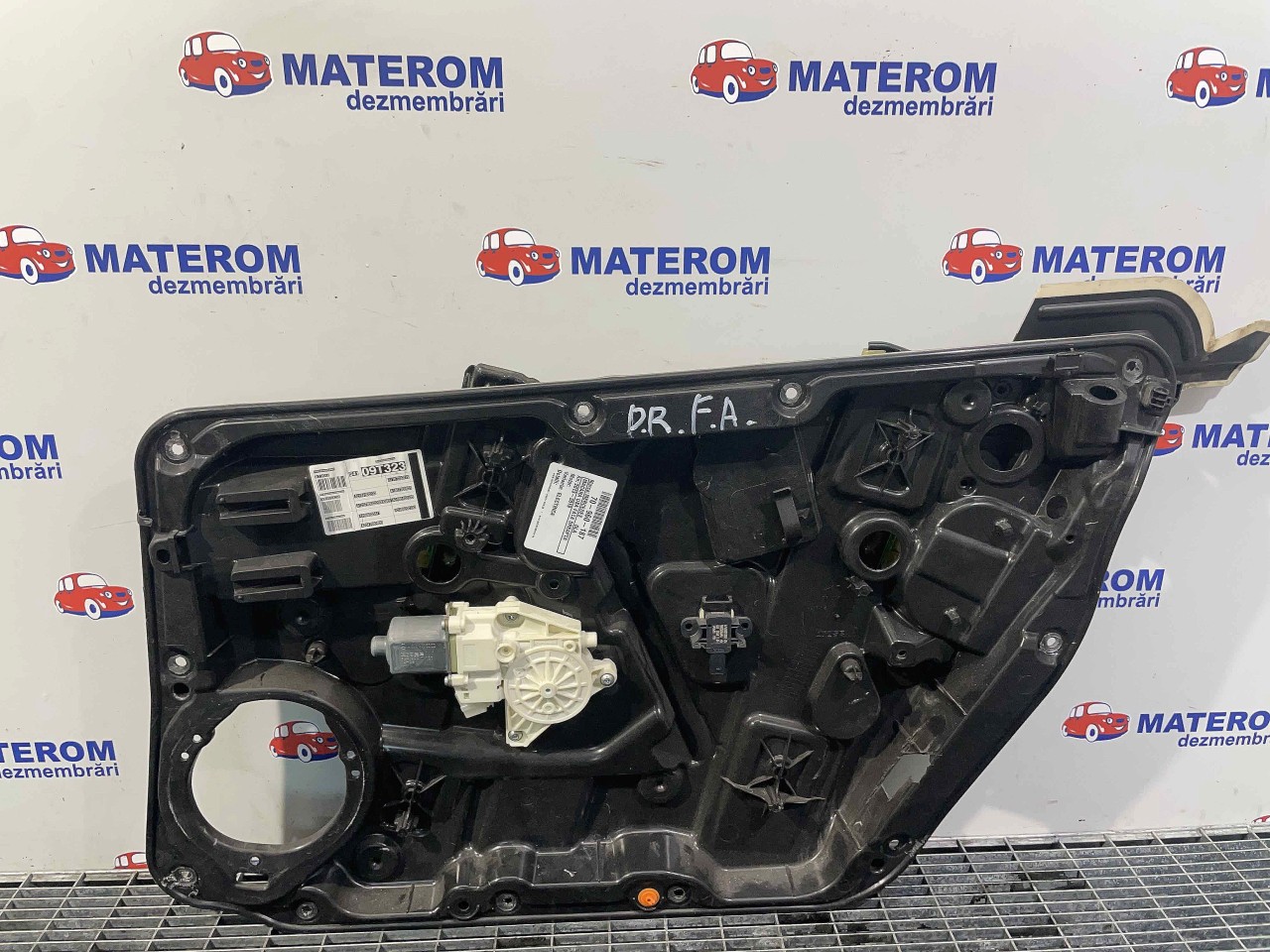 MACARA USA FATA DREAPTA MERCEDES GLA - - (2013 2019)