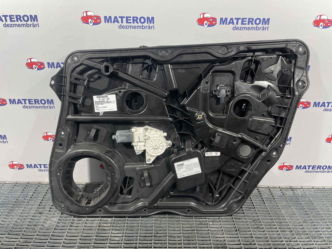 MACARA USA FATA DREAPTA MERCEDES ML - - 