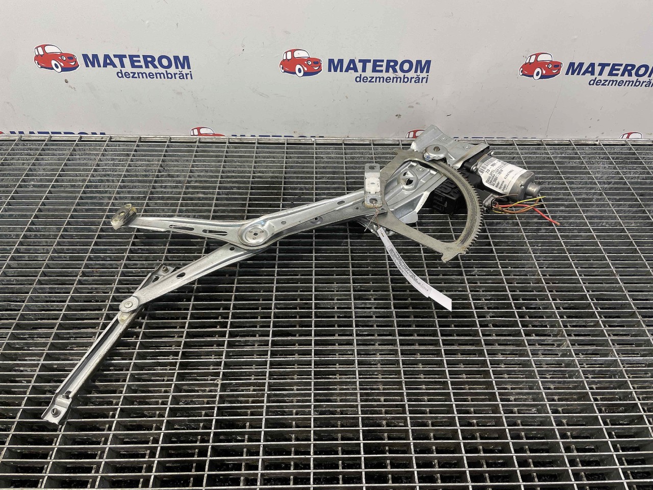 MACARA USA FATA DREAPTA OPEL ASTRA H - -